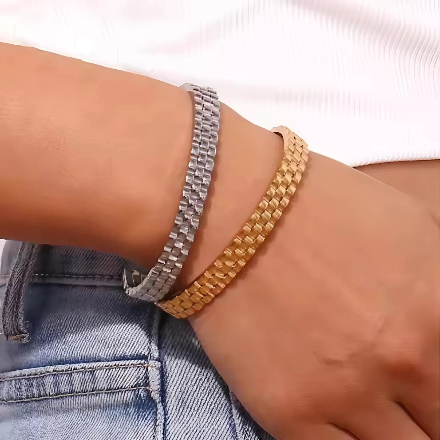 Verfijnde gouden armband, die een vleugje tijdloze aantrekkingskracht biedt