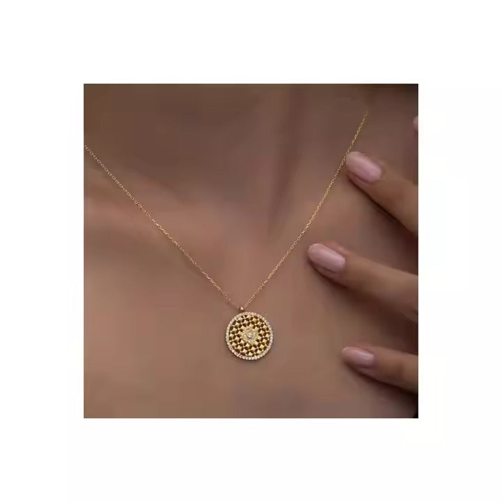 Elegante zilveren hanger versierd met een stralende diamant, een vleugje sterrenlicht