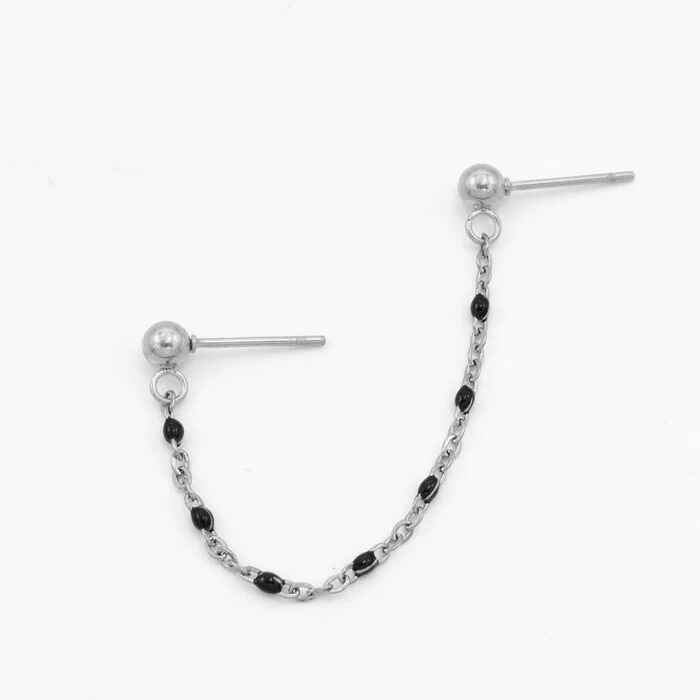 Goud en zwart verenigen zich in een slanke ketting die twee studs verbindt, een helix piercing stuk dat subtiele verfijning uitstraalt