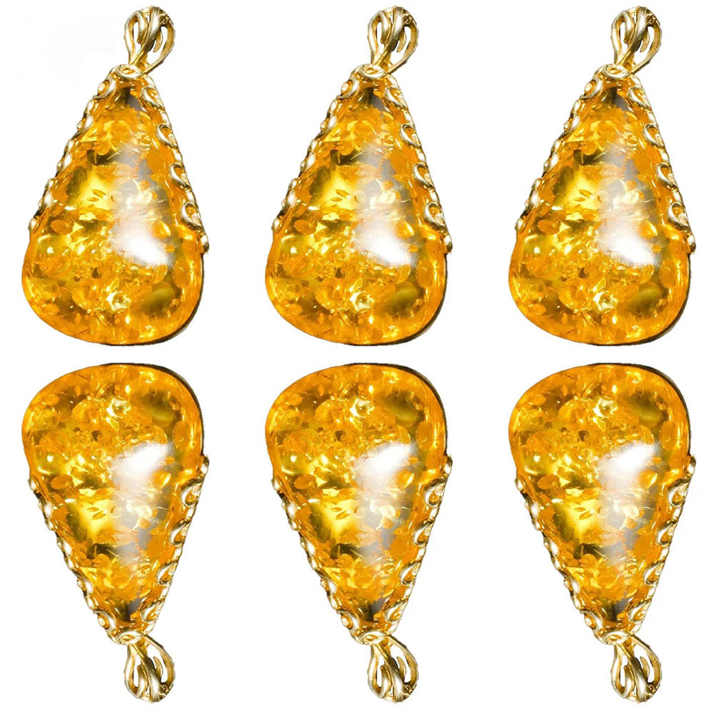 Barnstenen hanger omarmd door geel goud, een fusie van warmte en elegantie