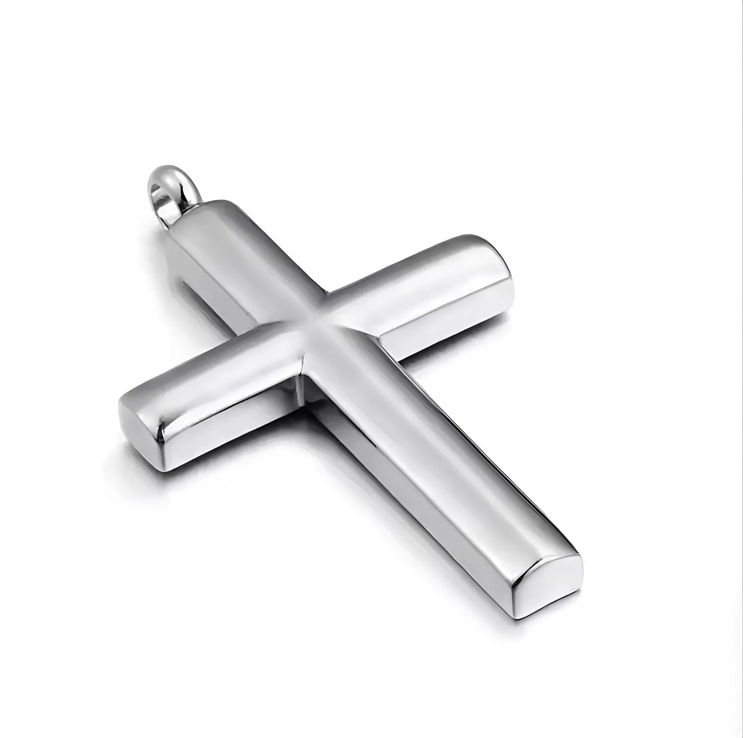 Zilveren kruis hanger, die licht weerspiegelt met tijdloze gratie.