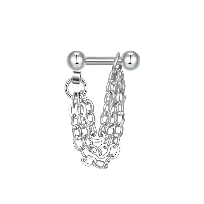 Een cascade van gouden kettingen tussen de studs, ontworpen voor helix piercings, die beweging en schoonheid vangt in zijn delicate stroom 1