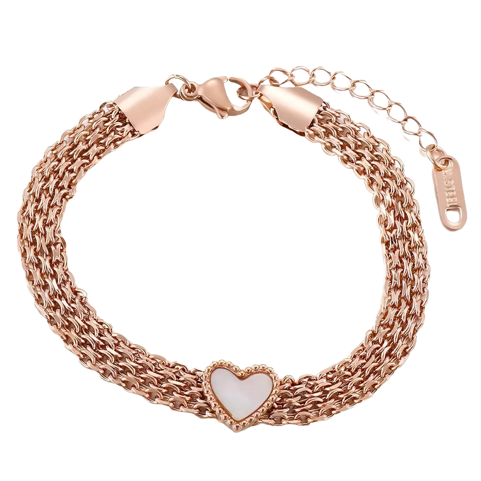 Model draagt een zilveren armband met glinsterende details en een open hart bedel, die gracieuze verfijning belichaamt