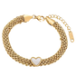 Close-up van een zilveren armband met sprankelende accenten en een centraal open hart, dat verfijnde schoonheid vastlegt
