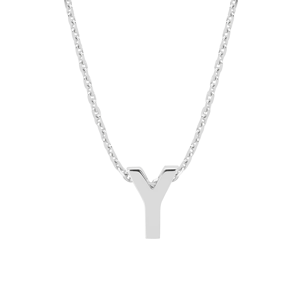 Elegante ketting met op maat gemaakte initialen en symbolen, die de harmonie van persoonlijke banden vastlegt.
