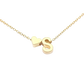 Gepersonaliseerde ketting met gekozen letters en bedels, die de unieke essentie van iemands identiteit weerspiegelt.