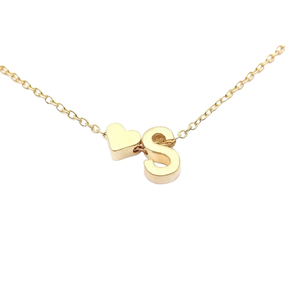 Gepersonaliseerde ketting met gekozen letters en bedels, die de unieke essentie van iemands identiteit weerspiegelt.