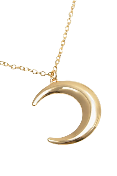 Fijne ketting met een matte maanbedel, die de zachte gloed van het maanlicht weerspiegelt.