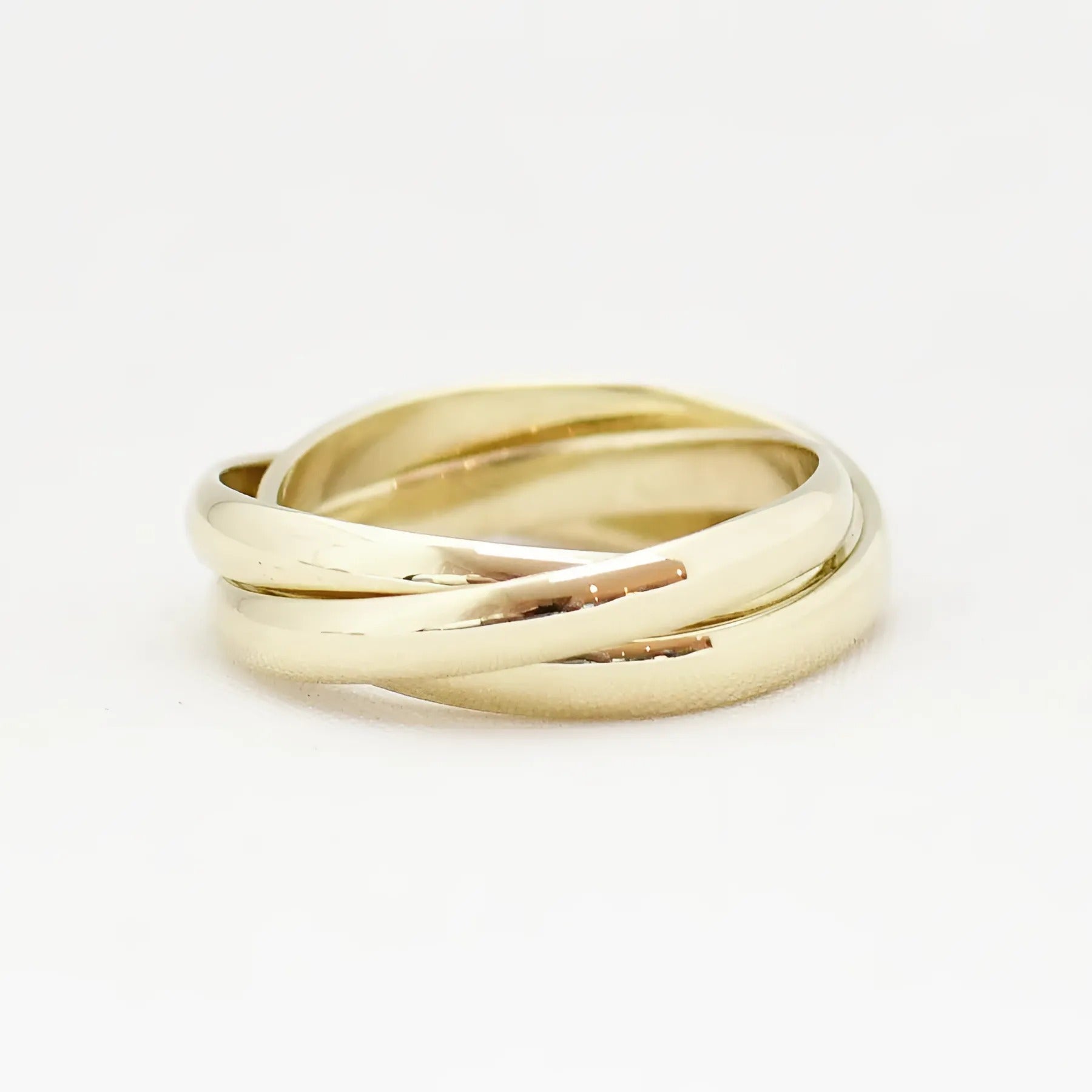 Elegant ontwerp met trinity ring betekenis in een unisex stijl