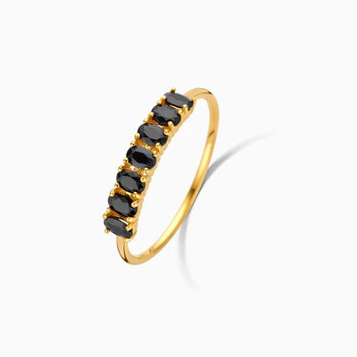 Tijdloze eternity ring met Zwarte Spinel in een elegant gouden frame