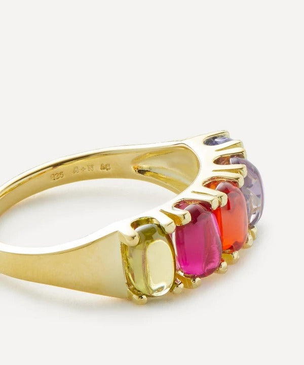 Elegant ontwerp van een verlovingsring zirkonia in zilver en goud