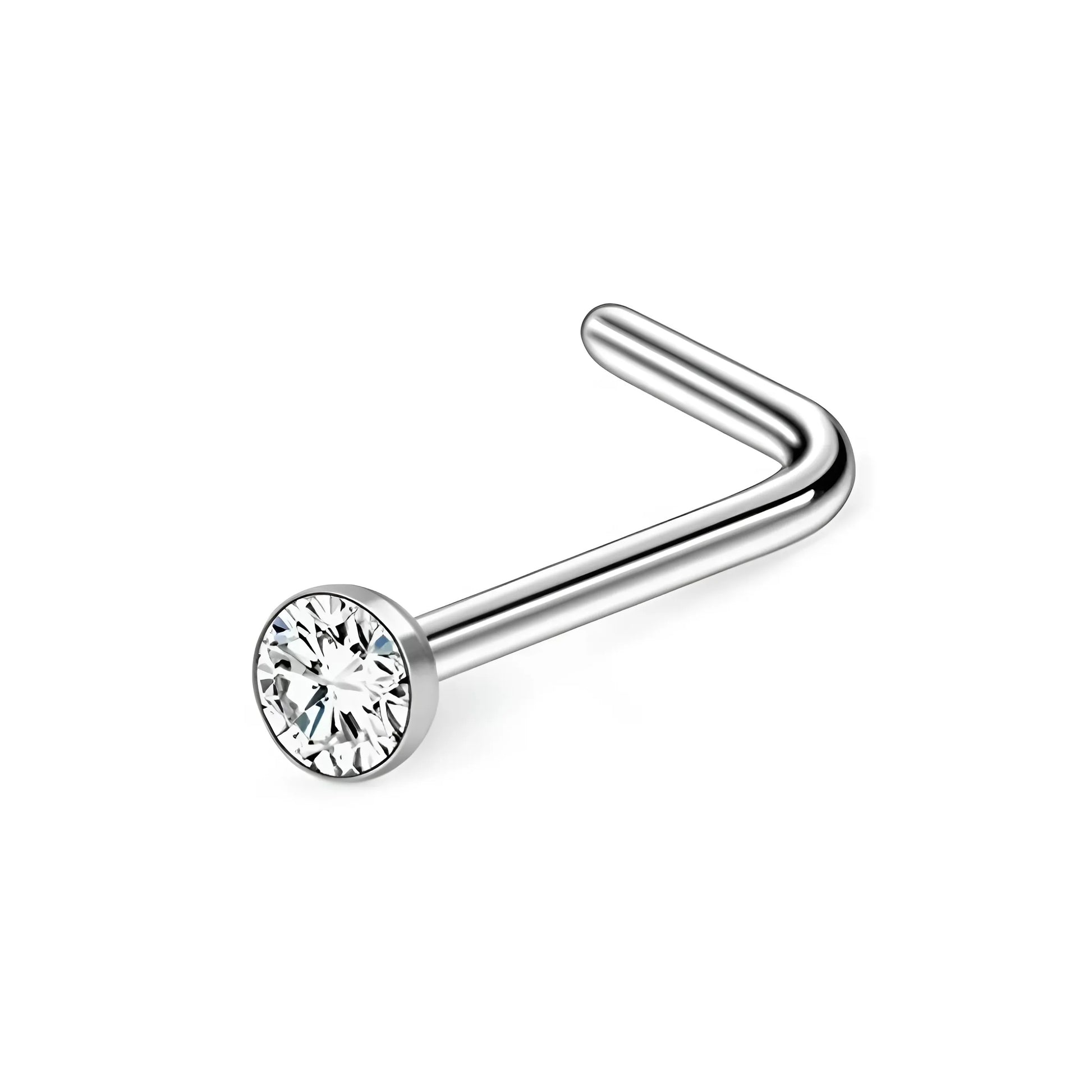 Een schitterende titanium neuspiercing met een 2mm heldere zirconia, een lichtdruppel die gracieus op de huid rust